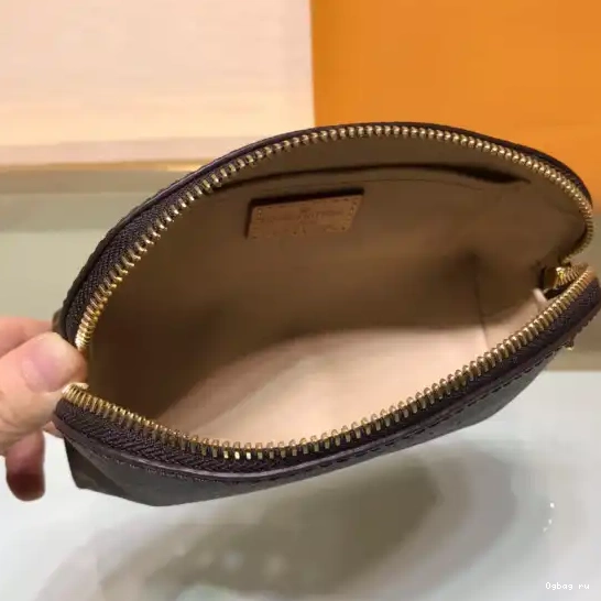 COSMETIC VUITTON LOUIS POUCH 0606